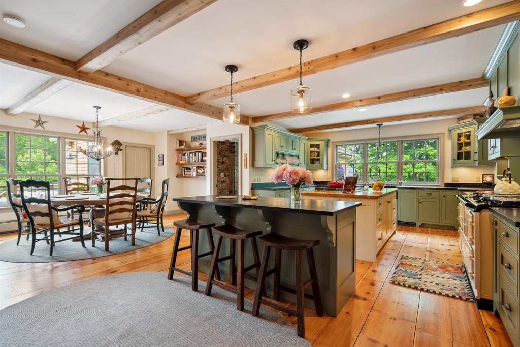 Barnard, Vermont, 05031, United States, 5 Bedrooms Bedrooms, ,5.5 BathroomsBathrooms,Residential,Forsale,1999502