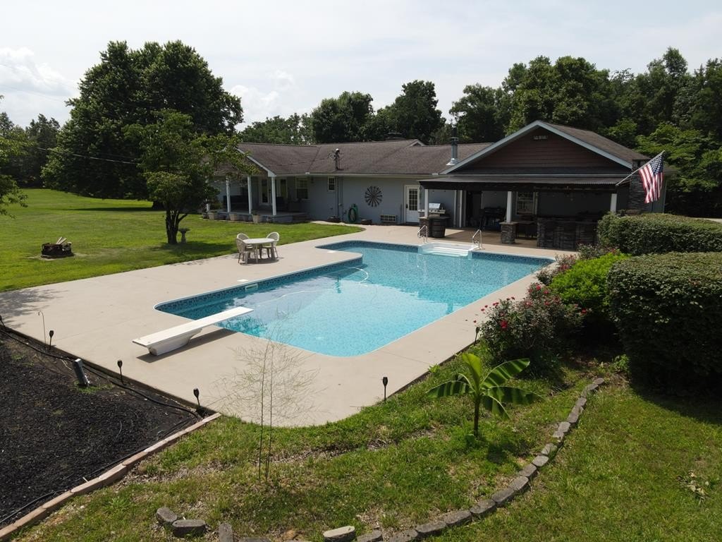 LIVINGSTON, Tennessee, 38570, United States, 5 Bedrooms Bedrooms, ,3 BathroomsBathrooms,Residential,Forsale,1929815