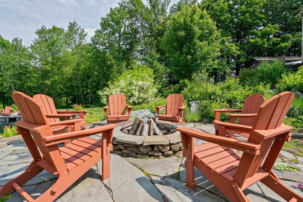 Barnard, Vermont, 05031, United States, 5 Bedrooms Bedrooms, ,5.5 BathroomsBathrooms,Residential,Forsale,1999502