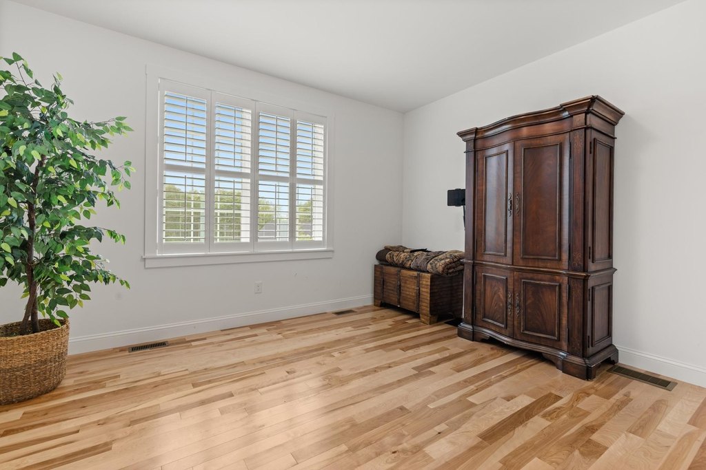 Newmarket, New Hampshire, 03857, United States, 4 Bedrooms Bedrooms, ,3.5 BathroomsBathrooms,Residential,Forsale,1933930