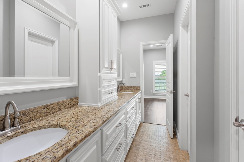 La Porte, Texas, 77571, United States, 6 Bedrooms Bedrooms, ,4.5 BathroomsBathrooms,Residential,Forsale,1936479