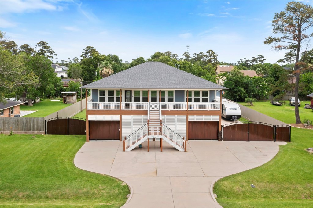 La Porte, Texas, 77571, United States, 6 Bedrooms Bedrooms, ,4.5 BathroomsBathrooms,Residential,Forsale,1936479
