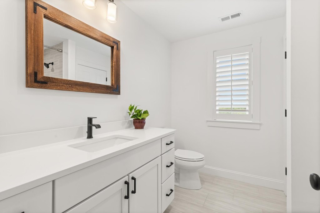 Newmarket, New Hampshire, 03857, United States, 4 Bedrooms Bedrooms, ,3.5 BathroomsBathrooms,Residential,Forsale,1933930