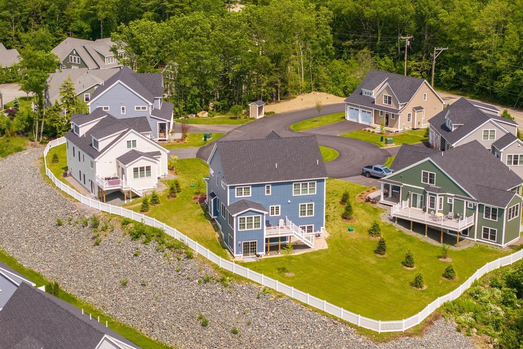 Newmarket, New Hampshire, 03857, United States, 4 Bedrooms Bedrooms, ,3.5 BathroomsBathrooms,Residential,Forsale,1933930