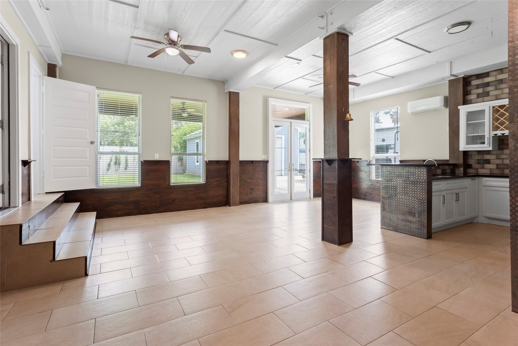La Porte, Texas, 77571, United States, 6 Bedrooms Bedrooms, ,4.5 BathroomsBathrooms,Residential,Forsale,1936479