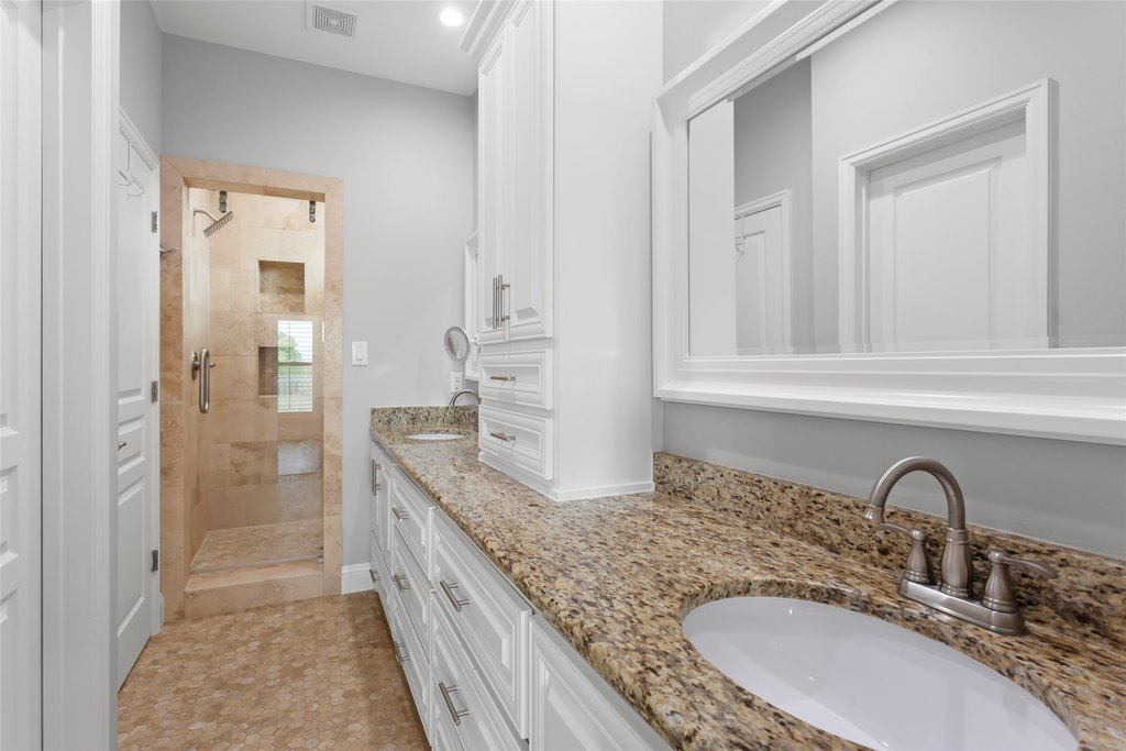 La Porte, Texas, 77571, United States, 6 Bedrooms Bedrooms, ,4.5 BathroomsBathrooms,Residential,Forsale,1936479