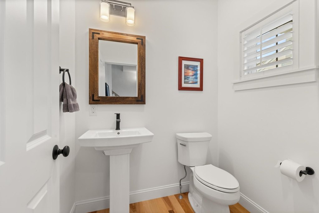 Newmarket, New Hampshire, 03857, United States, 4 Bedrooms Bedrooms, ,3.5 BathroomsBathrooms,Residential,Forsale,1933930