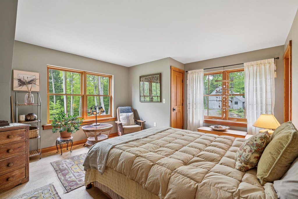 Hartford, Vermont, 05001, United States, 2 Bedrooms Bedrooms, ,2.5 BathroomsBathrooms,Residential,Forsale,1999512