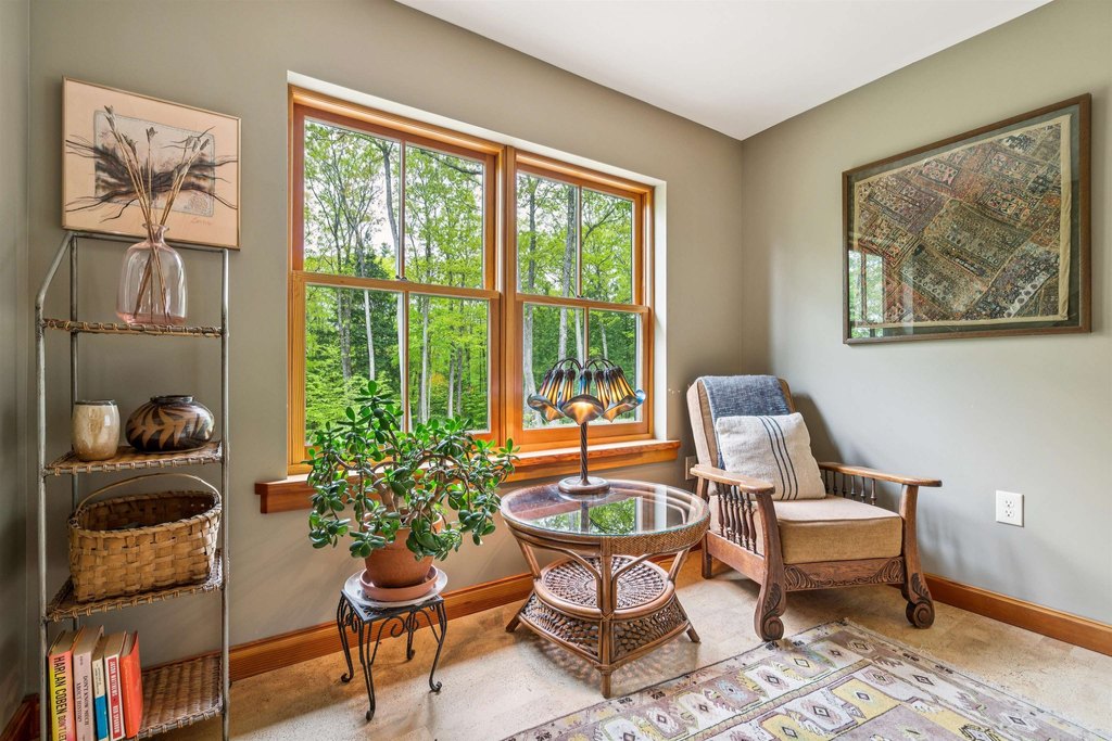 Hartford, Vermont, 05001, United States, 2 Bedrooms Bedrooms, ,2.5 BathroomsBathrooms,Residential,Forsale,1999512