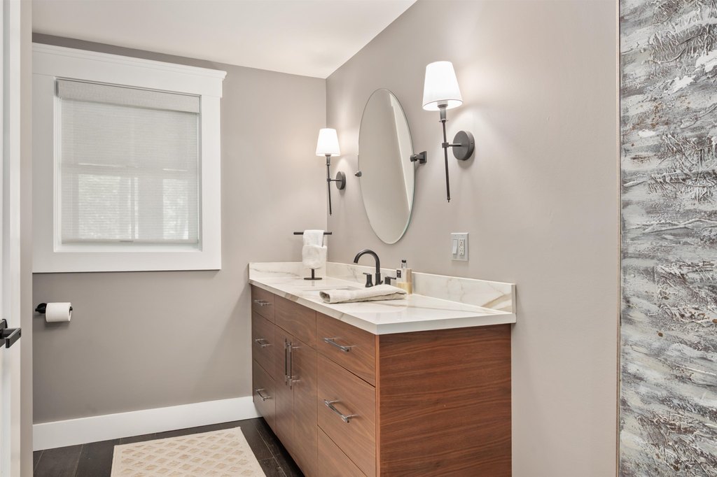 Laconia, New Hampshire, 03246, United States, 4 Bedrooms Bedrooms, ,2.5 BathroomsBathrooms,Residential,Forsale,1952803