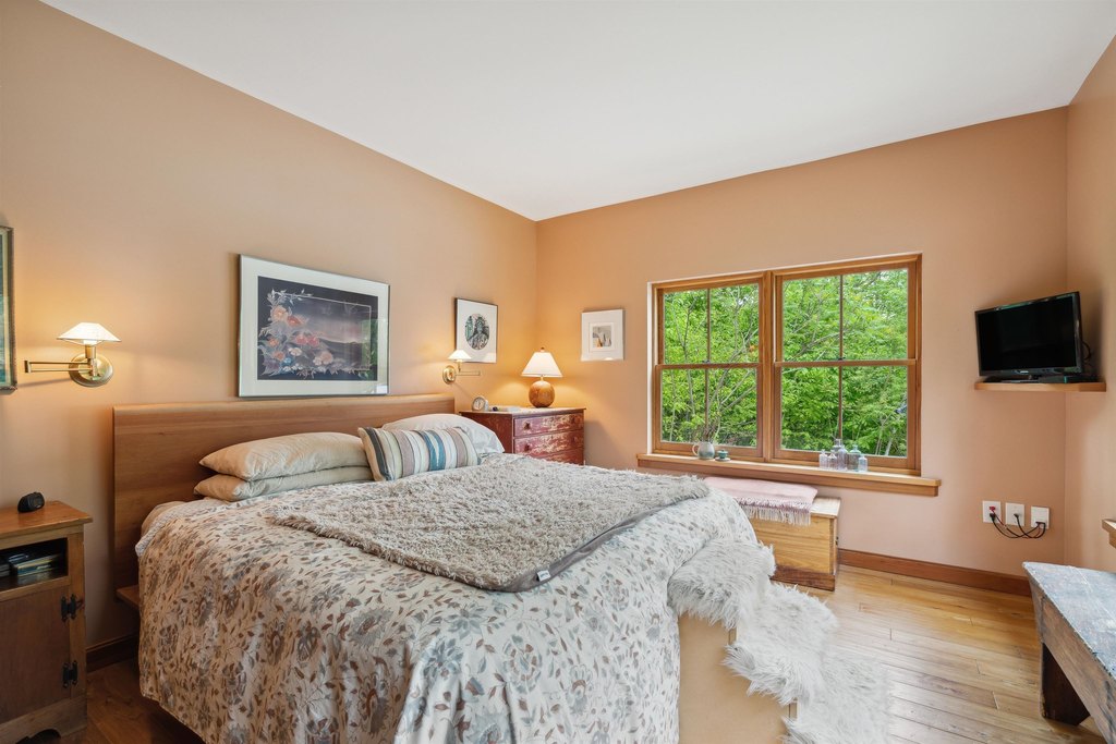 Hartford, Vermont, 05001, United States, 2 Bedrooms Bedrooms, ,2.5 BathroomsBathrooms,Residential,Forsale,1999512