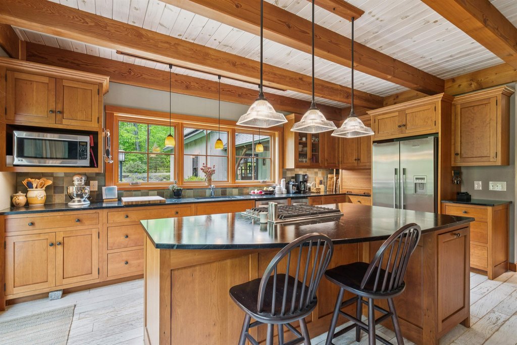 Hartford, Vermont, 05001, United States, 2 Bedrooms Bedrooms, ,2.5 BathroomsBathrooms,Residential,Forsale,1999512