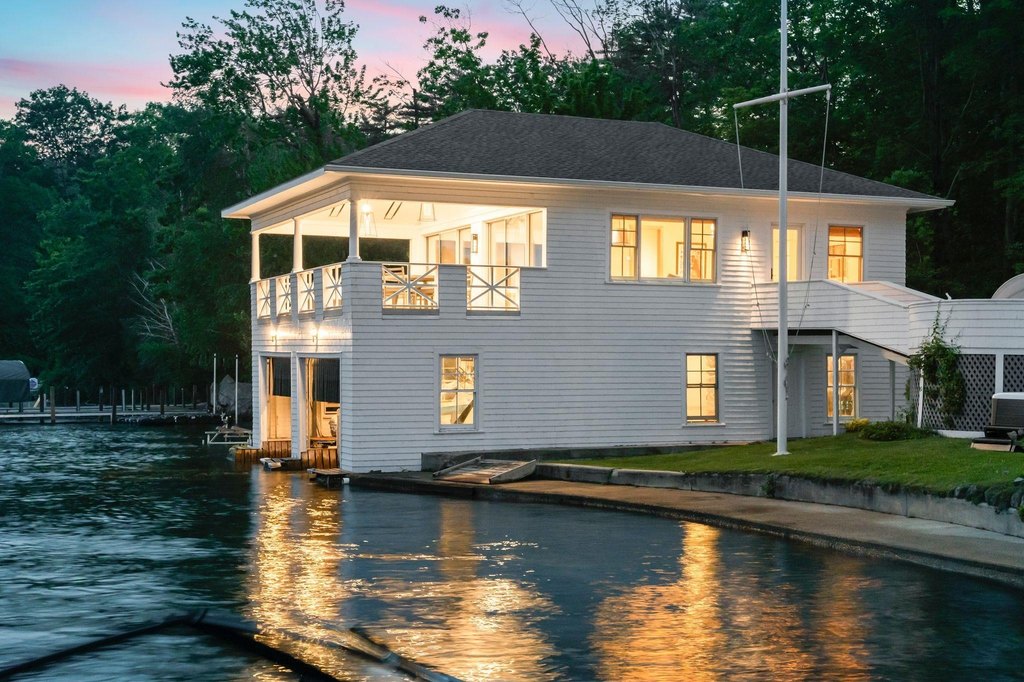 Wolfeboro, New Hampshire, 03894, United States, 11 Bedrooms Bedrooms, ,11.5 BathroomsBathrooms,Residential,Forsale,1893958