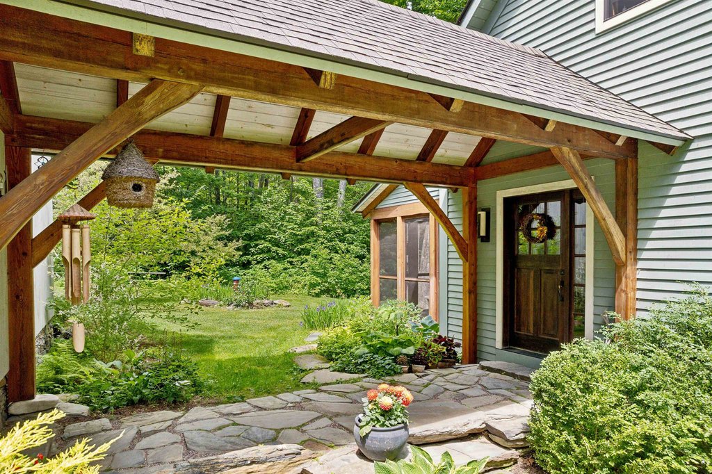 Hartford, Vermont, 05001, United States, 2 Bedrooms Bedrooms, ,2.5 BathroomsBathrooms,Residential,Forsale,1999512