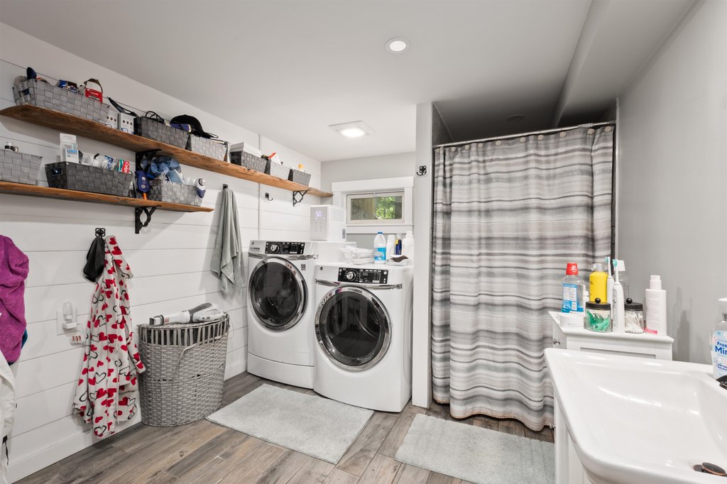 Laconia, New Hampshire, 03246, United States, 4 Bedrooms Bedrooms, ,2.5 BathroomsBathrooms,Residential,Forsale,1952803