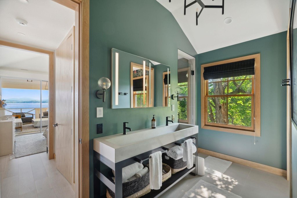 Wolfeboro, New Hampshire, 03894, United States, 11 Bedrooms Bedrooms, ,11.5 BathroomsBathrooms,Residential,Forsale,1893958
