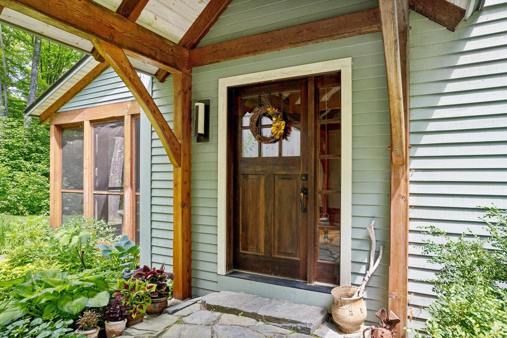 Hartford, Vermont, 05001, United States, 2 Bedrooms Bedrooms, ,2.5 BathroomsBathrooms,Residential,Forsale,1999512