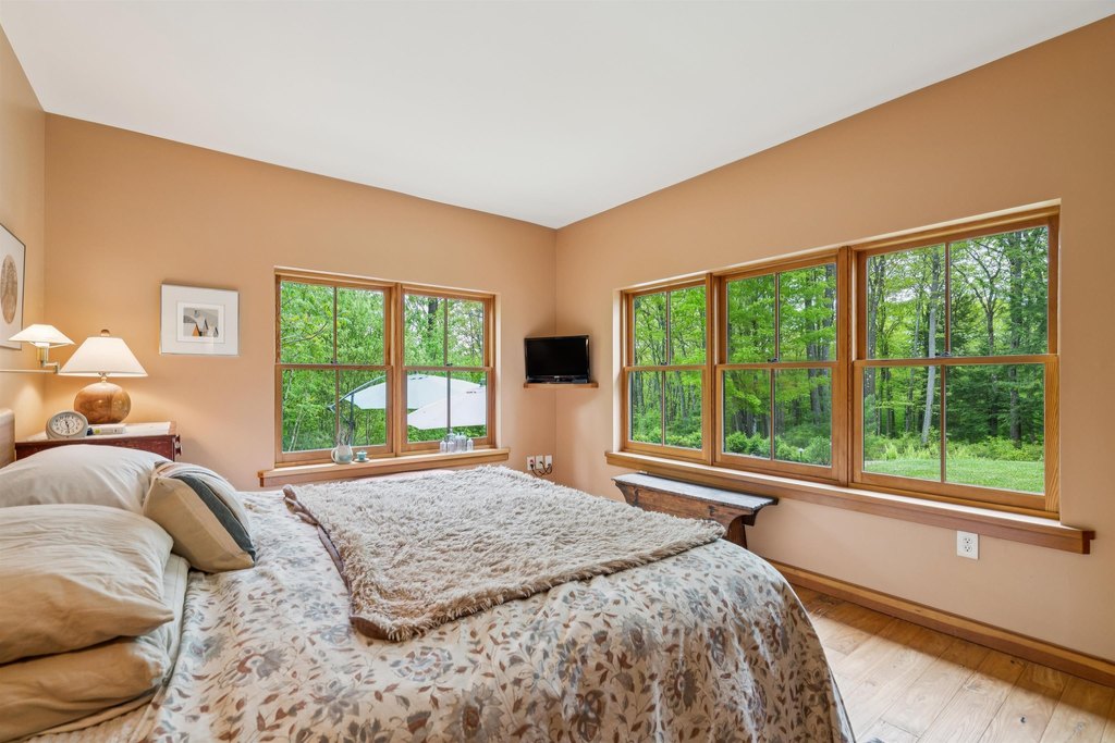 Hartford, Vermont, 05001, United States, 2 Bedrooms Bedrooms, ,2.5 BathroomsBathrooms,Residential,Forsale,1999512