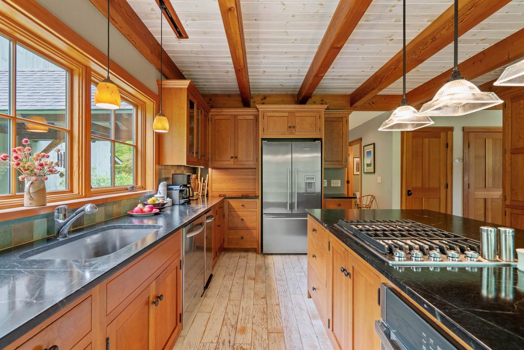 Hartford, Vermont, 05001, United States, 2 Bedrooms Bedrooms, ,2.5 BathroomsBathrooms,Residential,Forsale,1999512