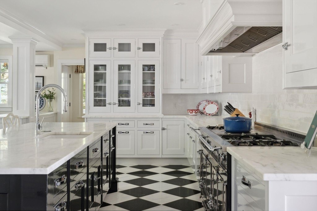 Wolfeboro, New Hampshire, 03894, United States, 11 Bedrooms Bedrooms, ,11.5 BathroomsBathrooms,Residential,Forsale,1893958