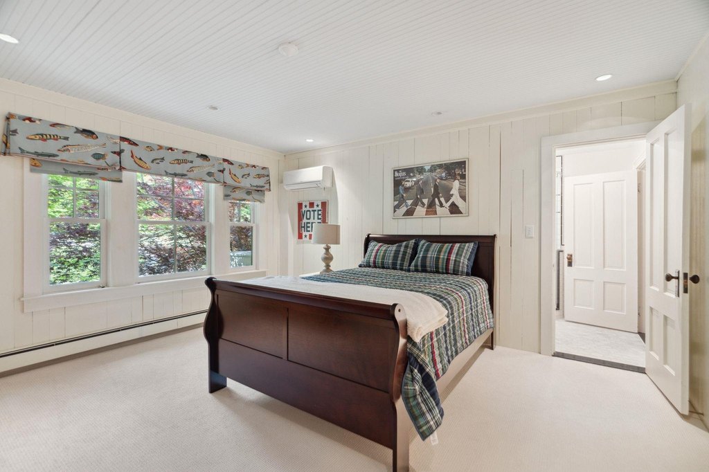 Wolfeboro, New Hampshire, 03894, United States, 11 Bedrooms Bedrooms, ,11.5 BathroomsBathrooms,Residential,Forsale,1893958