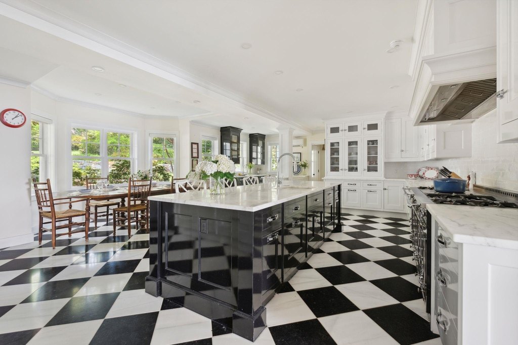 Wolfeboro, New Hampshire, 03894, United States, 11 Bedrooms Bedrooms, ,11.5 BathroomsBathrooms,Residential,Forsale,1893958