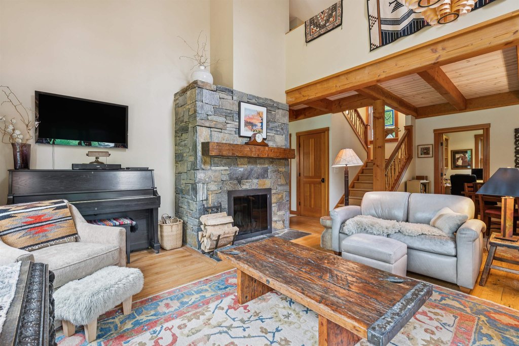 Hartford, Vermont, 05001, United States, 2 Bedrooms Bedrooms, ,2.5 BathroomsBathrooms,Residential,Forsale,1999512