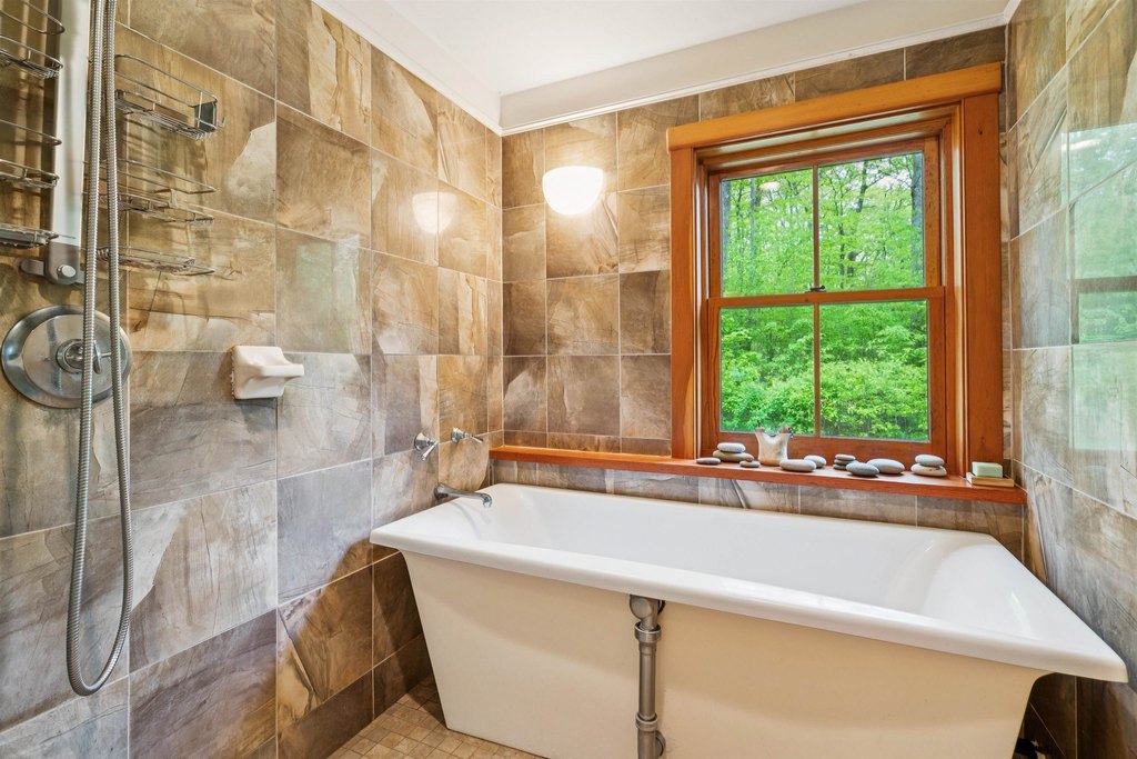 Hartford, Vermont, 05001, United States, 2 Bedrooms Bedrooms, ,2.5 BathroomsBathrooms,Residential,Forsale,1999512