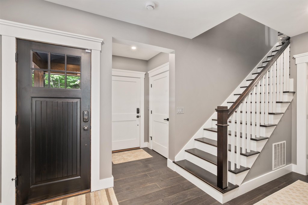 Laconia, New Hampshire, 03246, United States, 4 Bedrooms Bedrooms, ,2.5 BathroomsBathrooms,Residential,Forsale,1952803