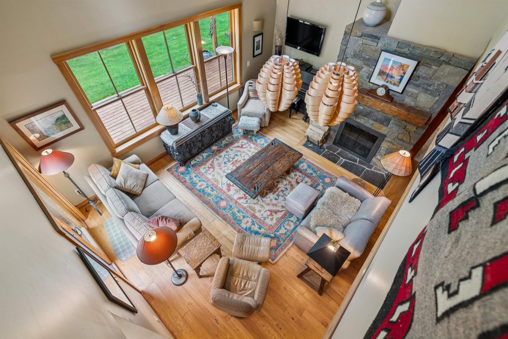 Hartford, Vermont, 05001, United States, 2 Bedrooms Bedrooms, ,2.5 BathroomsBathrooms,Residential,Forsale,1999512