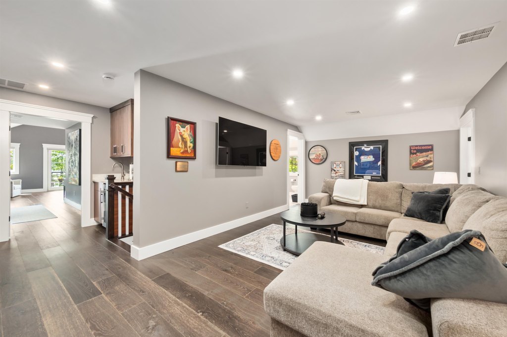 Laconia, New Hampshire, 03246, United States, 4 Bedrooms Bedrooms, ,2.5 BathroomsBathrooms,Residential,Forsale,1952803