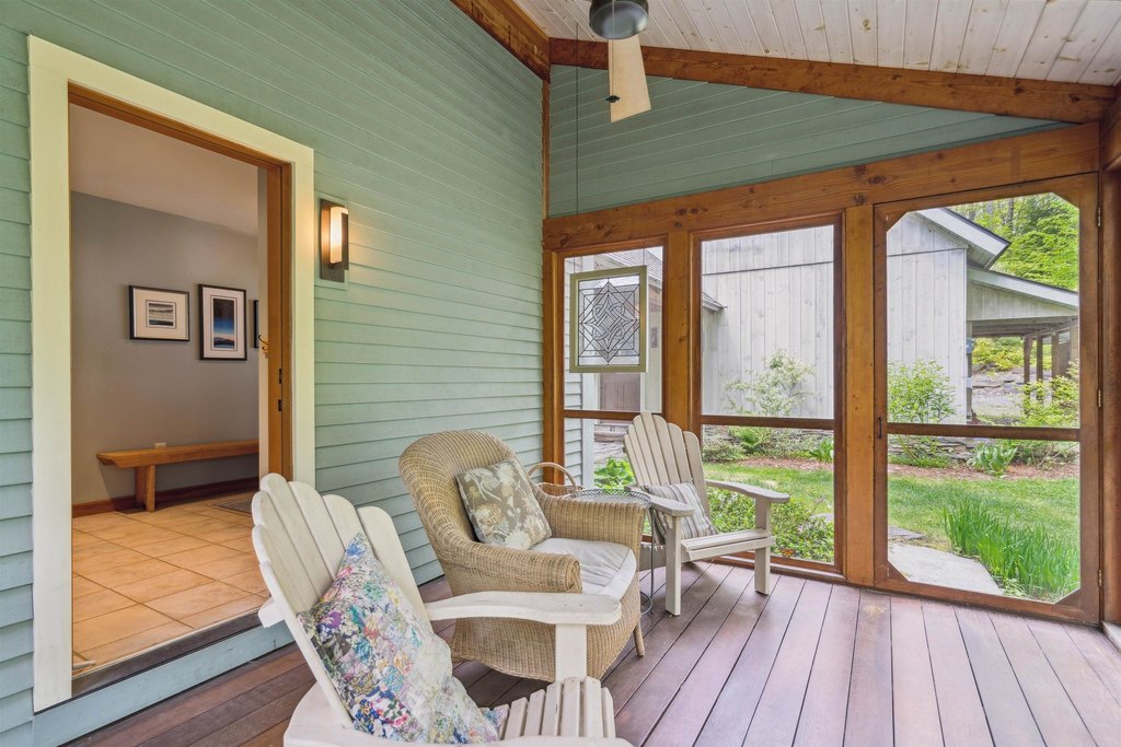 Hartford, Vermont, 05001, United States, 2 Bedrooms Bedrooms, ,2.5 BathroomsBathrooms,Residential,Forsale,1999512