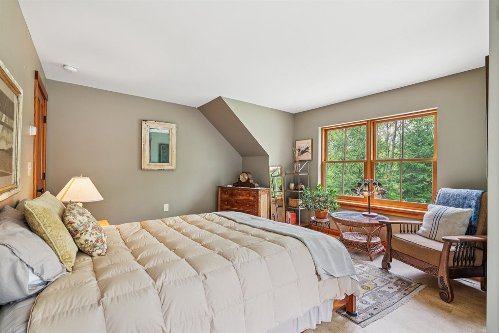 Hartford, Vermont, 05001, United States, 2 Bedrooms Bedrooms, ,2.5 BathroomsBathrooms,Residential,Forsale,1999512