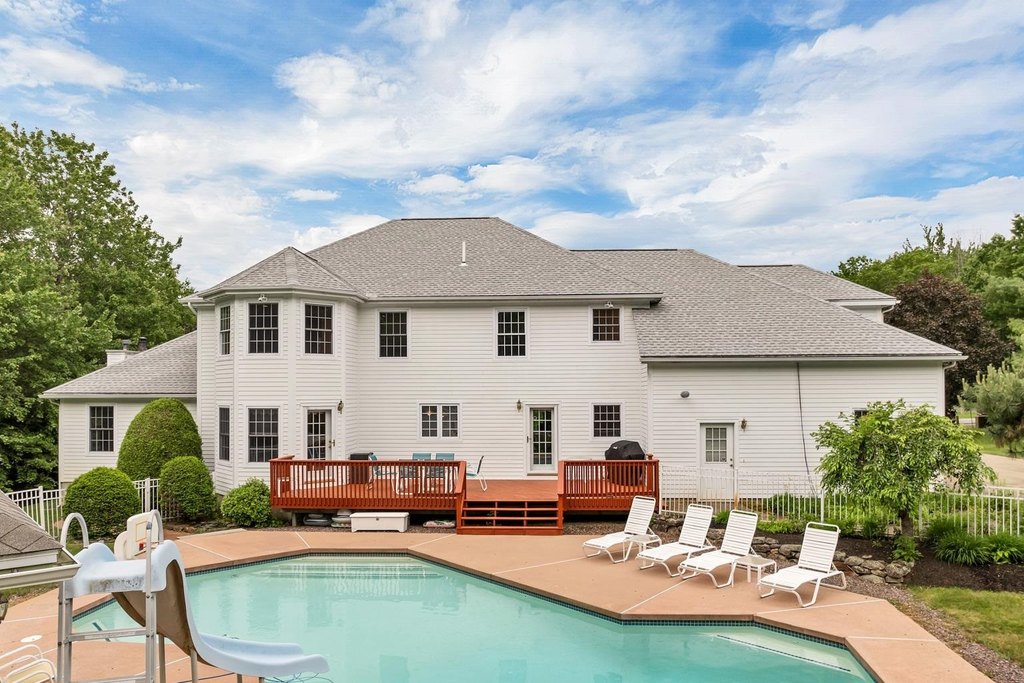 Gilford, New Hampshire, 03249, United States, 4 Bedrooms Bedrooms, ,3.5 BathroomsBathrooms,Residential,Forsale,1893887