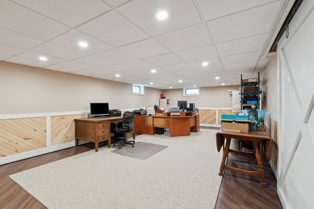 Lyme, New Hampshire, 03768, United States, 4 Bedrooms Bedrooms, ,3.5 BathroomsBathrooms,Residential,Forsale,1999511