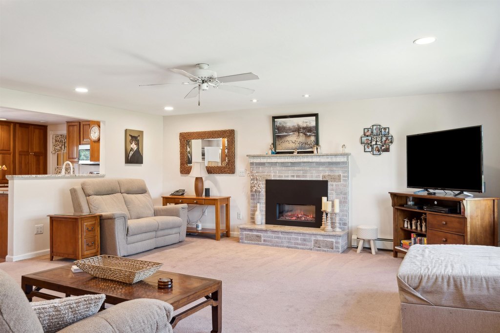 Lyme, New Hampshire, 03768, United States, 4 Bedrooms Bedrooms, ,3.5 BathroomsBathrooms,Residential,Forsale,1999511