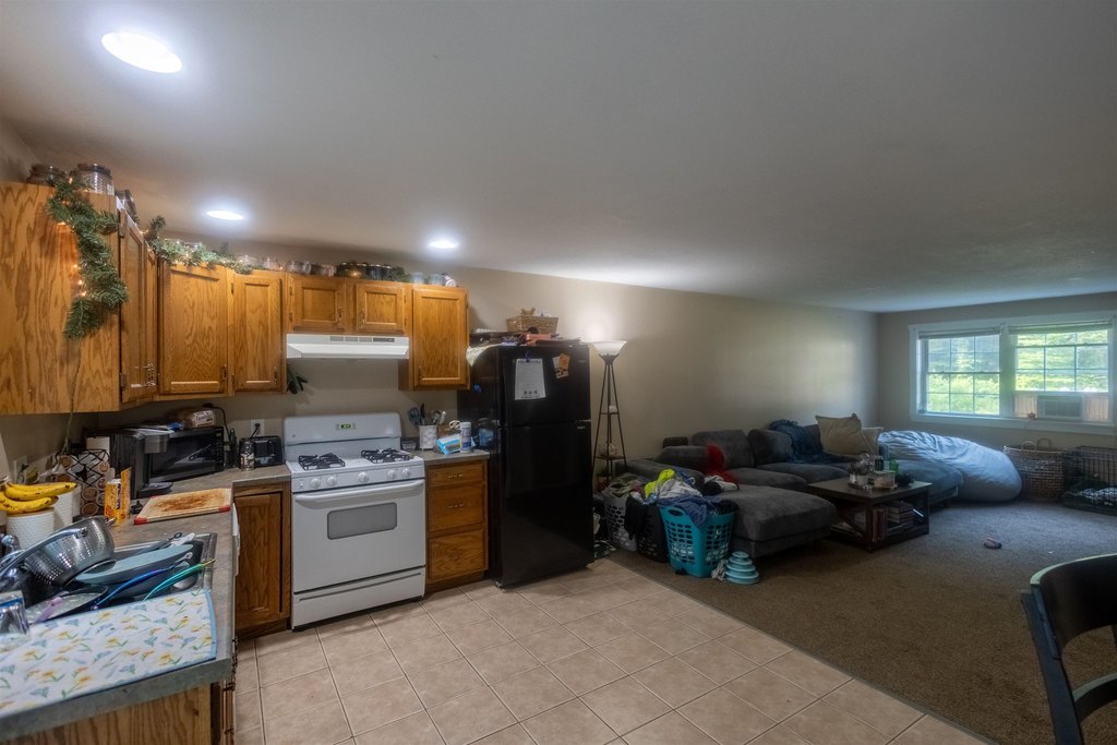 Tamworth, New Hampshire, 03886, United States, 13 Bedrooms Bedrooms, ,12 BathroomsBathrooms,Residential,Forsale,1968468