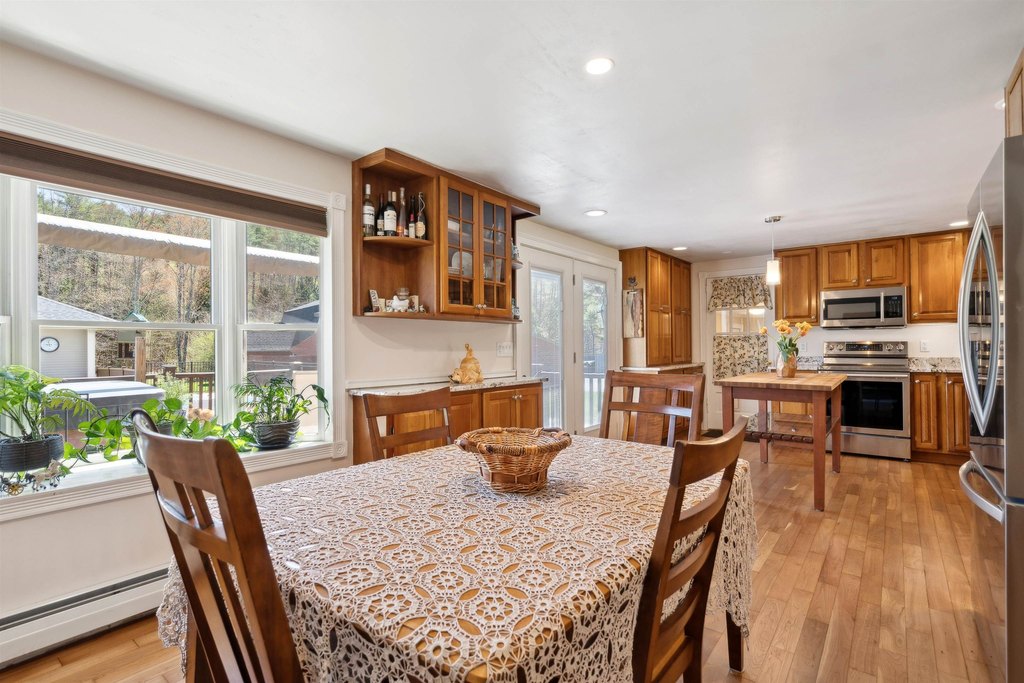 Lyme, New Hampshire, 03768, United States, 4 Bedrooms Bedrooms, ,3.5 BathroomsBathrooms,Residential,Forsale,1999511