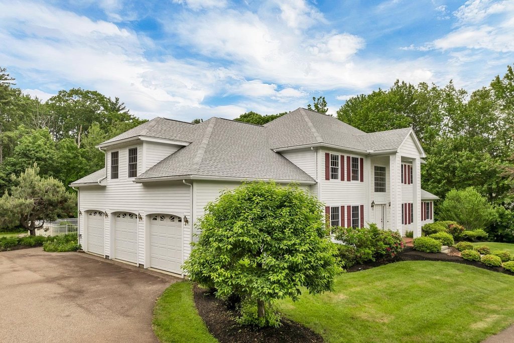 Gilford, New Hampshire, 03249, United States, 4 Bedrooms Bedrooms, ,3.5 BathroomsBathrooms,Residential,Forsale,1893887