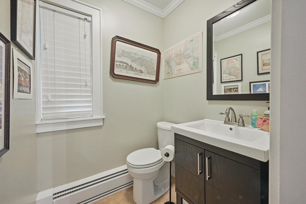Hallowell, Maine, 04347, United States, 3 Bedrooms Bedrooms, ,2.5 BathroomsBathrooms,Residential,Forsale,1952905