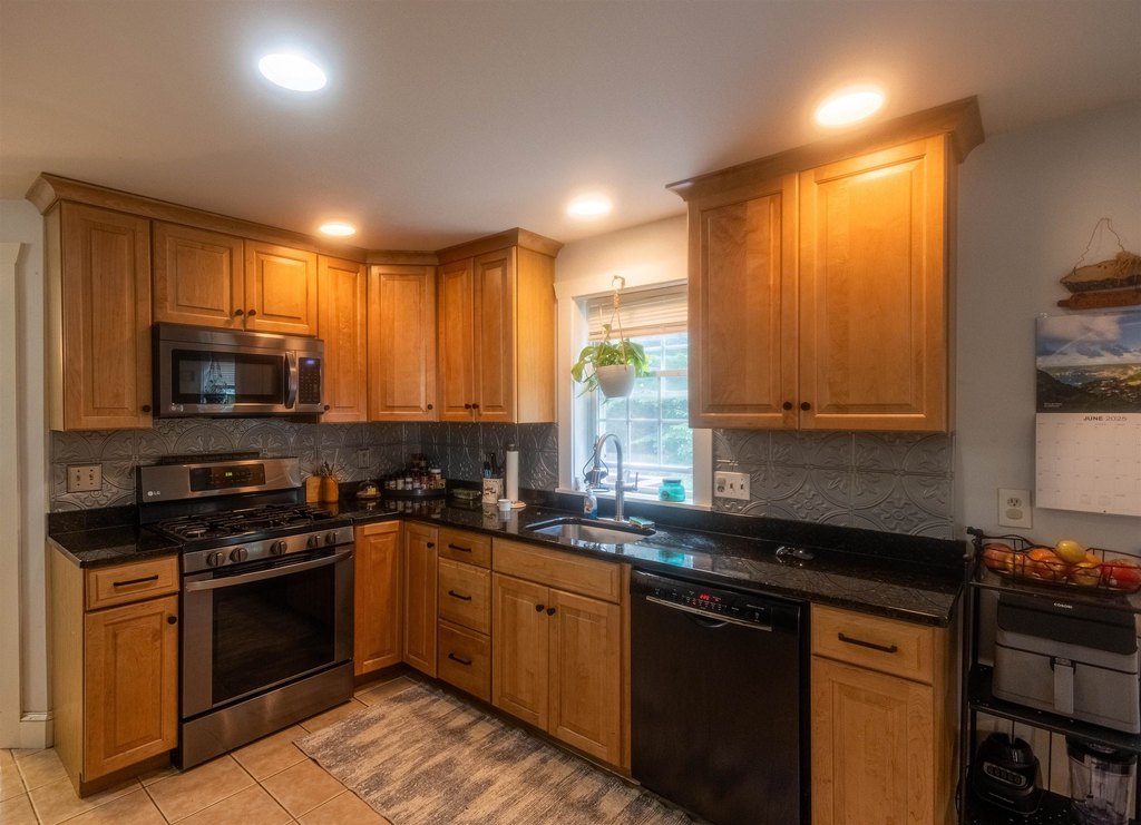 Tamworth, New Hampshire, 03886, United States, 13 Bedrooms Bedrooms, ,12 BathroomsBathrooms,Residential,Forsale,1968468