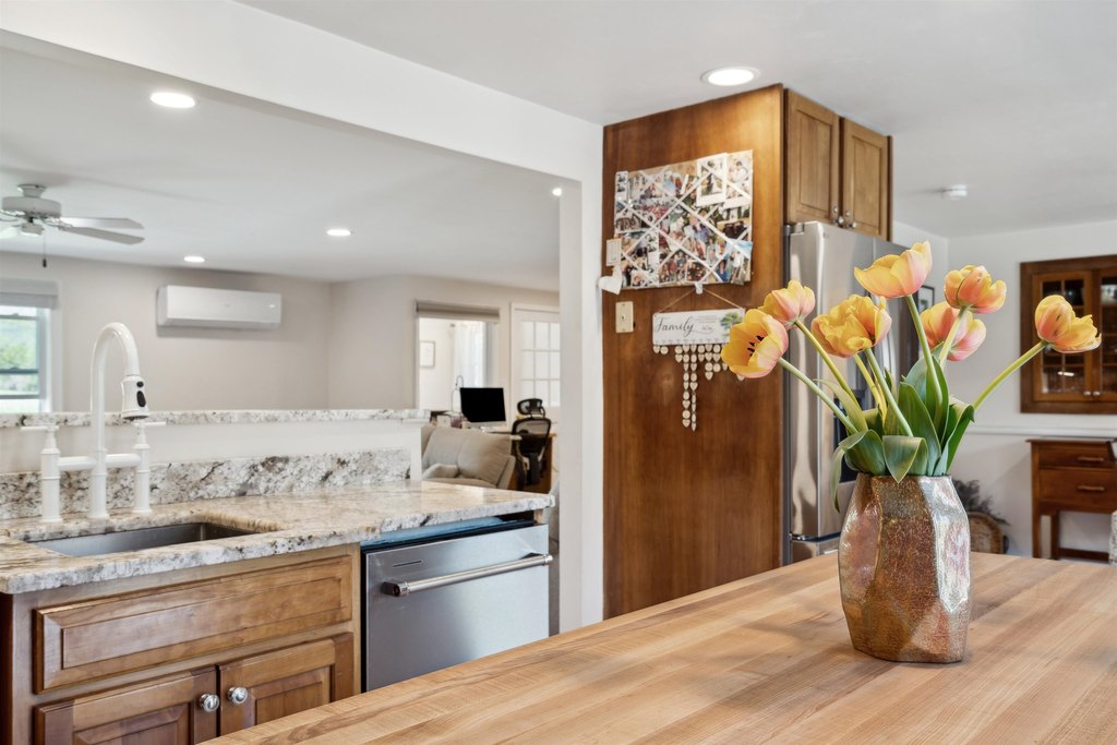 Lyme, New Hampshire, 03768, United States, 4 Bedrooms Bedrooms, ,3.5 BathroomsBathrooms,Residential,Forsale,1999511