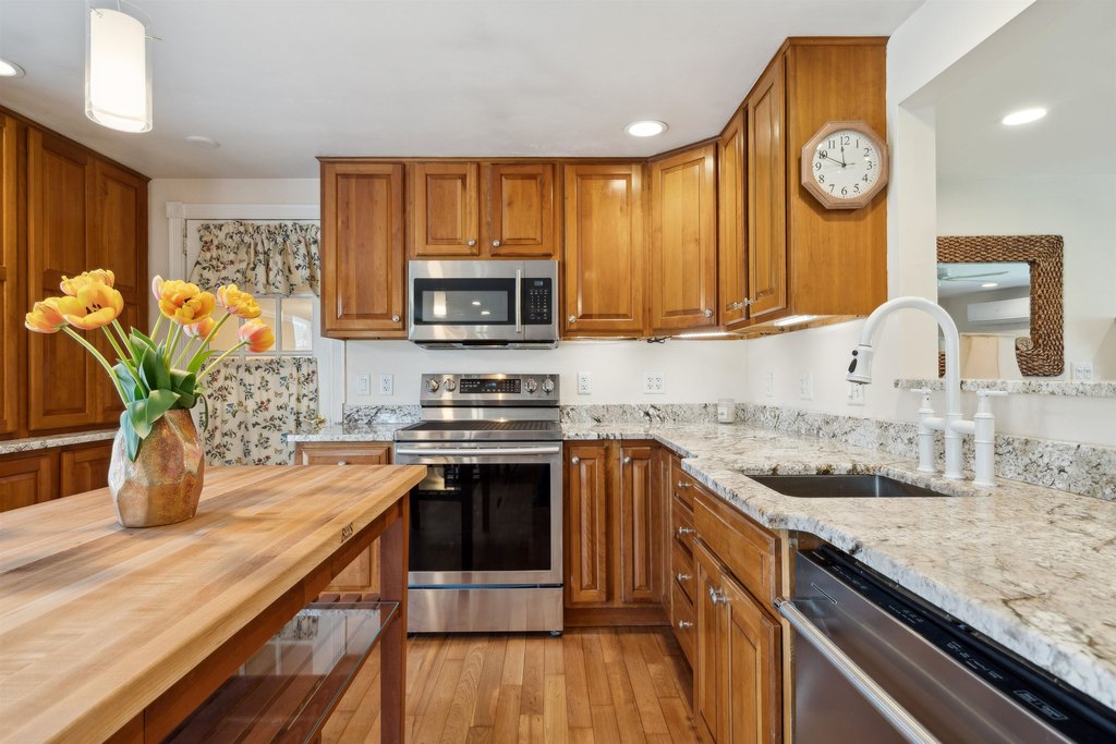 Lyme, New Hampshire, 03768, United States, 4 Bedrooms Bedrooms, ,3.5 BathroomsBathrooms,Residential,Forsale,1999511