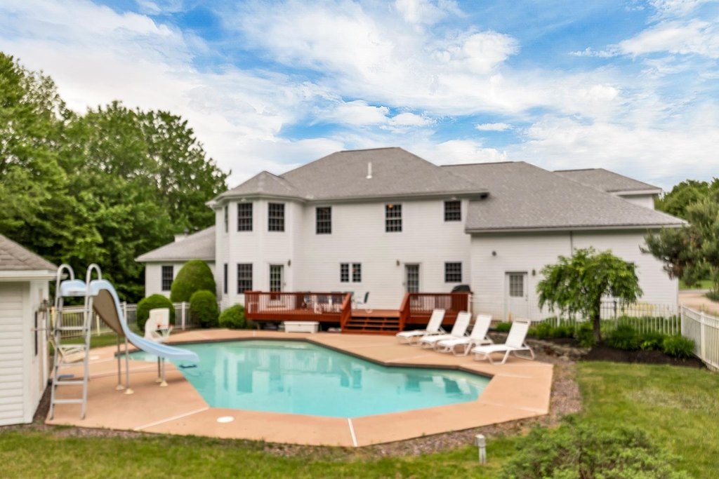 Gilford, New Hampshire, 03249, United States, 4 Bedrooms Bedrooms, ,3.5 BathroomsBathrooms,Residential,Forsale,1893887