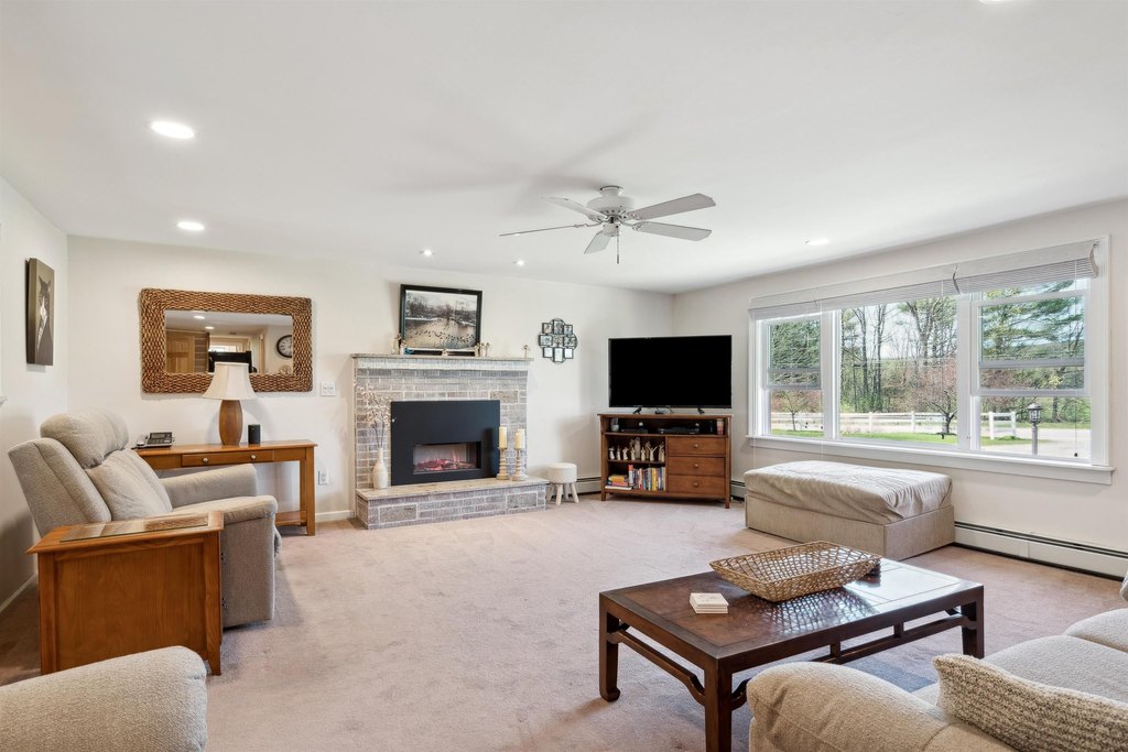 Lyme, New Hampshire, 03768, United States, 4 Bedrooms Bedrooms, ,3.5 BathroomsBathrooms,Residential,Forsale,1999511