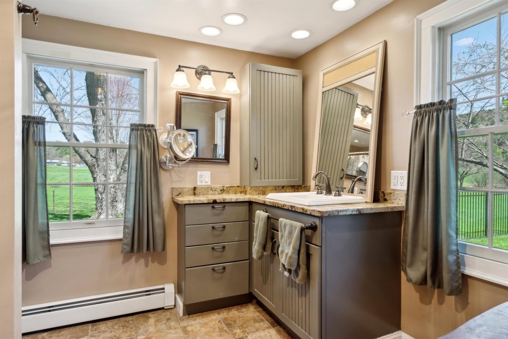 Lyme, New Hampshire, 03768, United States, 4 Bedrooms Bedrooms, ,3.5 BathroomsBathrooms,Residential,Forsale,1999511