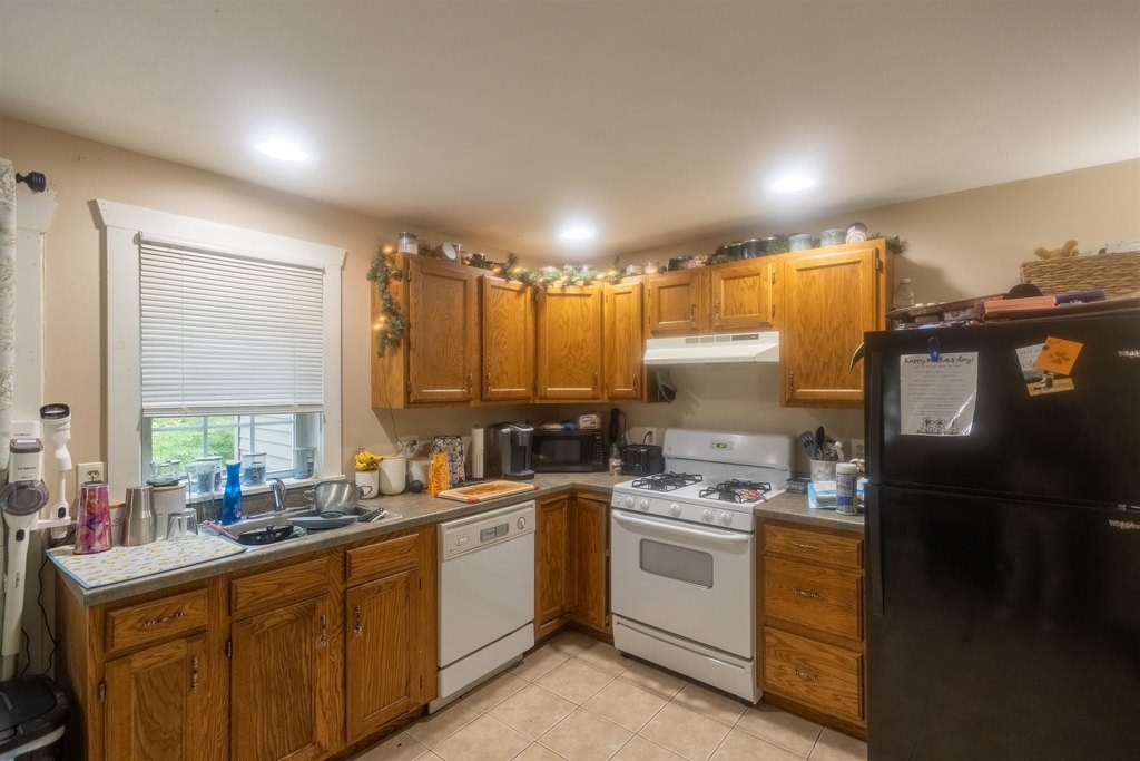 Tamworth, New Hampshire, 03886, United States, 13 Bedrooms Bedrooms, ,12 BathroomsBathrooms,Residential,Forsale,1968468