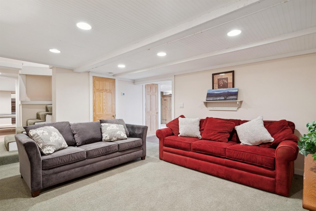 Lyme, New Hampshire, 03768, United States, 4 Bedrooms Bedrooms, ,3.5 BathroomsBathrooms,Residential,Forsale,1999511