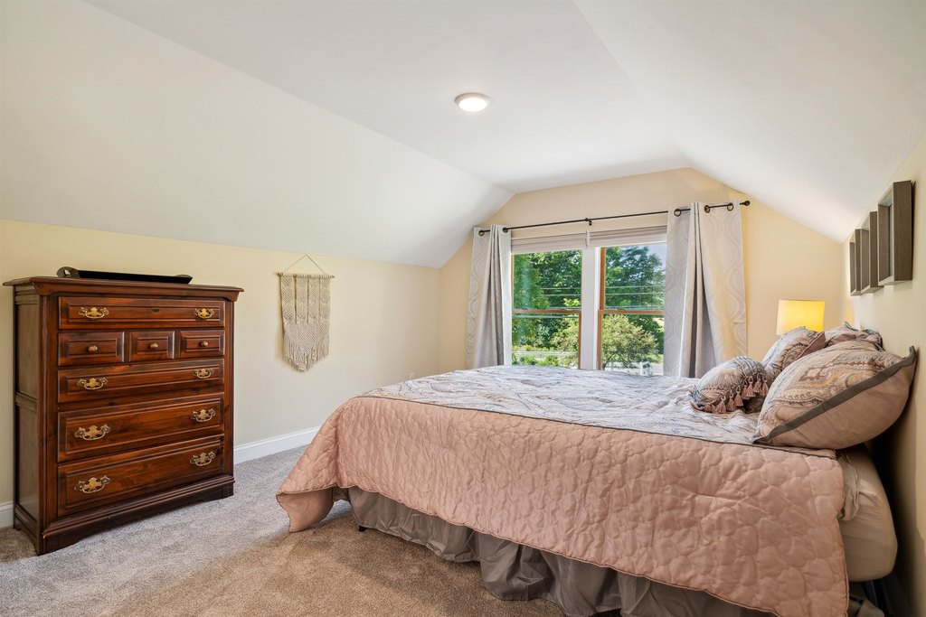 Lyme, New Hampshire, 03768, United States, 4 Bedrooms Bedrooms, ,3.5 BathroomsBathrooms,Residential,Forsale,1999511