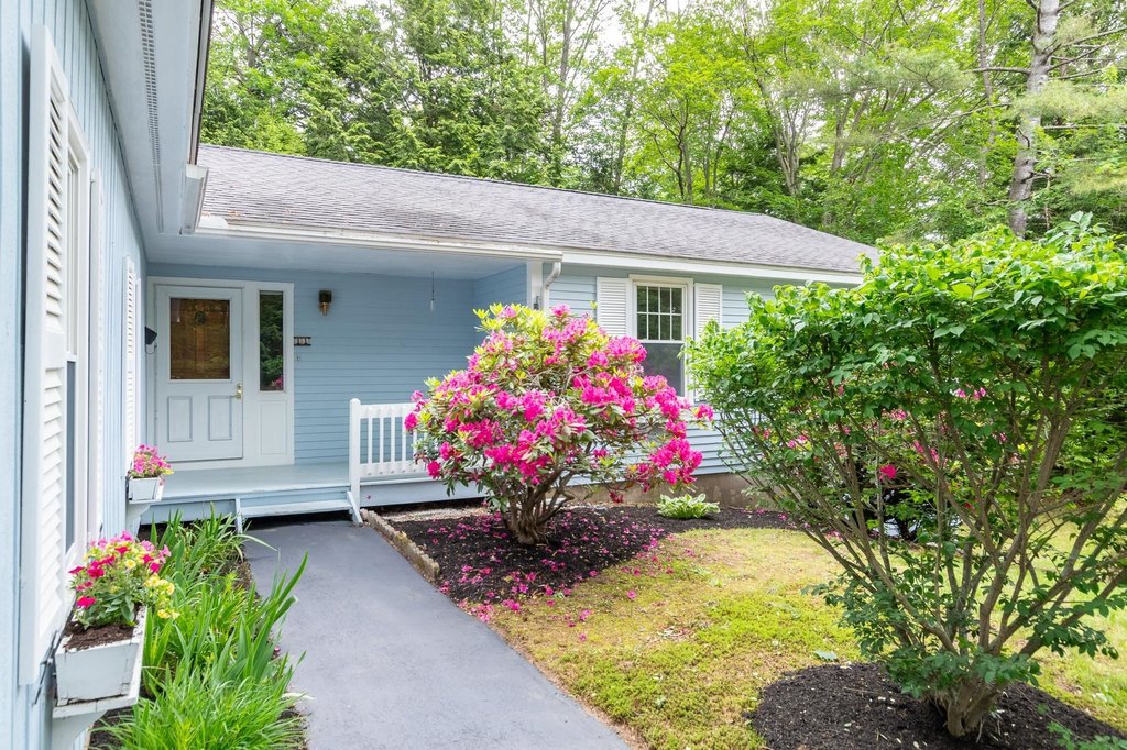 Laconia, New Hampshire, 03246, United States, 3 Bedrooms Bedrooms, ,2.5 BathroomsBathrooms,Residential,Forsale,1968469